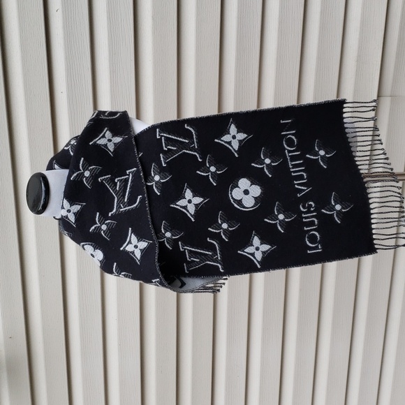 LOUIS VUITTON ESSENTIAL SHINE LV LOGO WOOL FRINGE SCARF - Picture 7 of 11